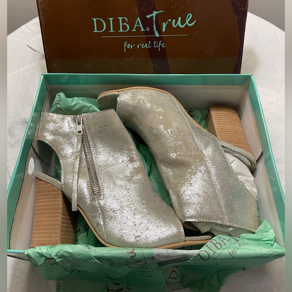 Diba True “Ink Away” Silver Leather Open Toe Booties - Size 8 w/Box